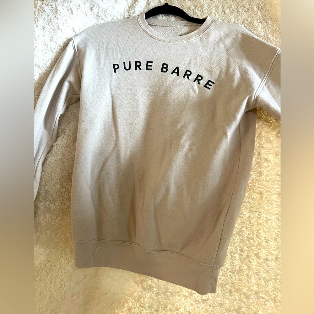 Pure barre crew neck sweatshirt in a perfect condition.